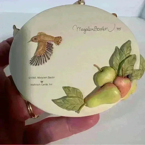 1995 Hallmark Marjolein Bastin Sketchbook Backyard Orchard Ornament - Picture 3 of 6